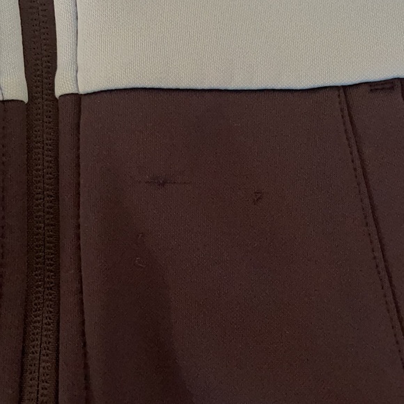 Nike - Picture 2 of 4